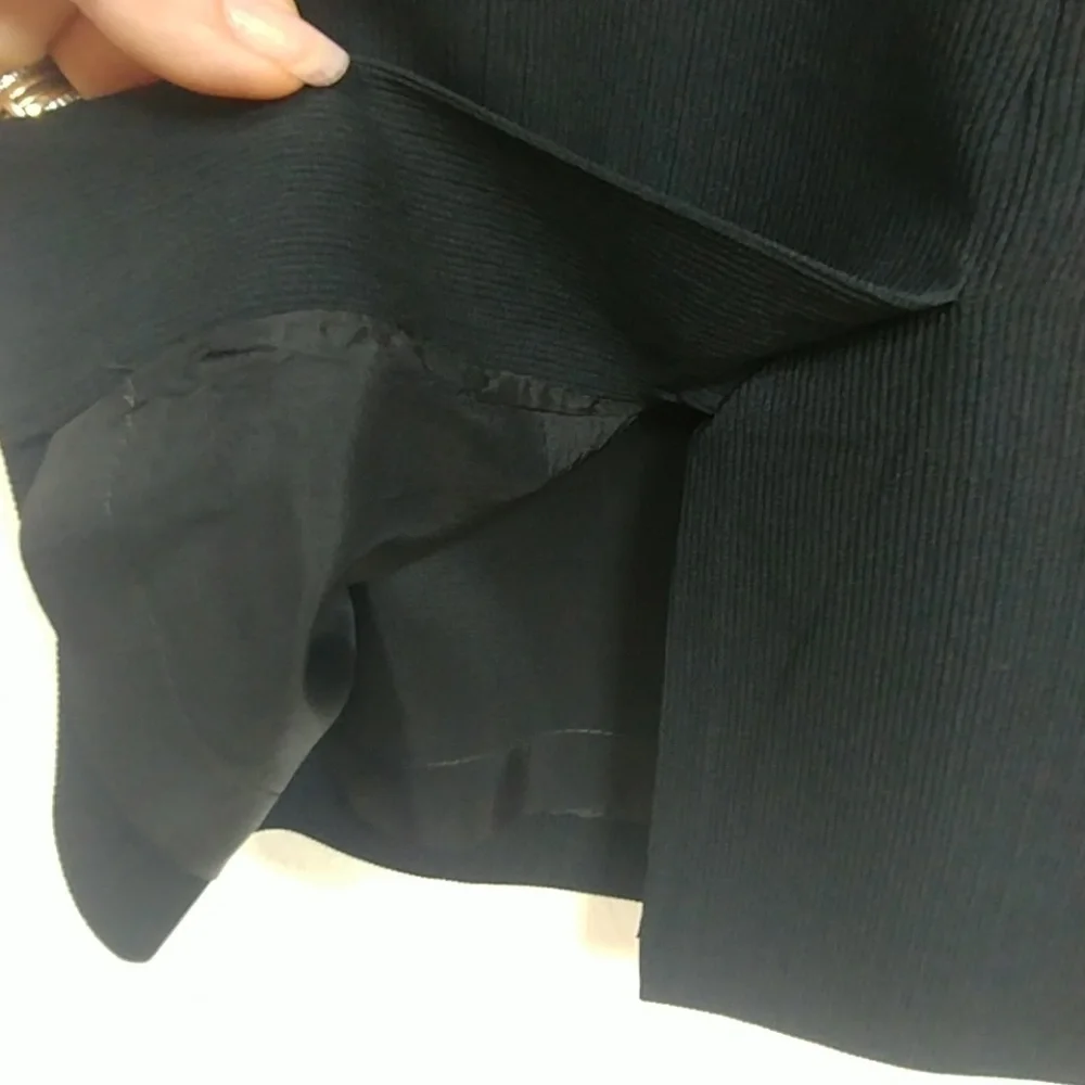 Garfield & Marks, fully lined ribbed black tailored pencil skirt fits size 2/4